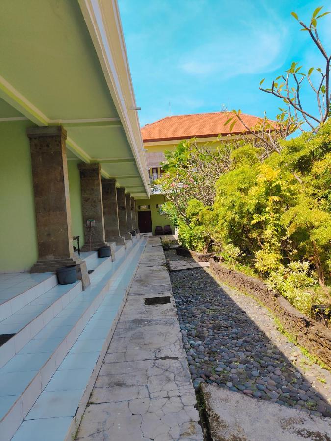 Berlian Inn Kuta Beach Exterior foto