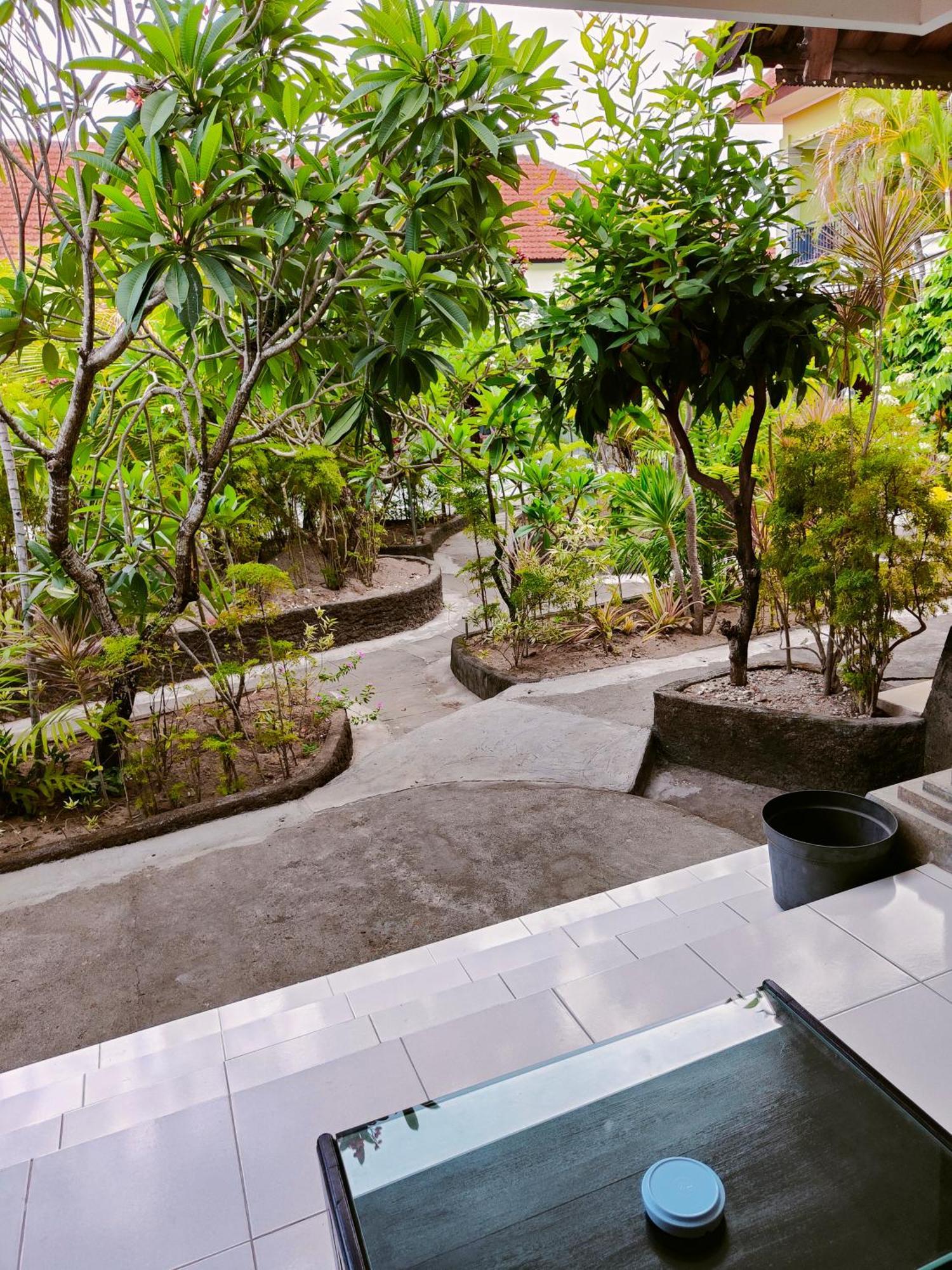Berlian Inn Kuta Beach Exterior foto