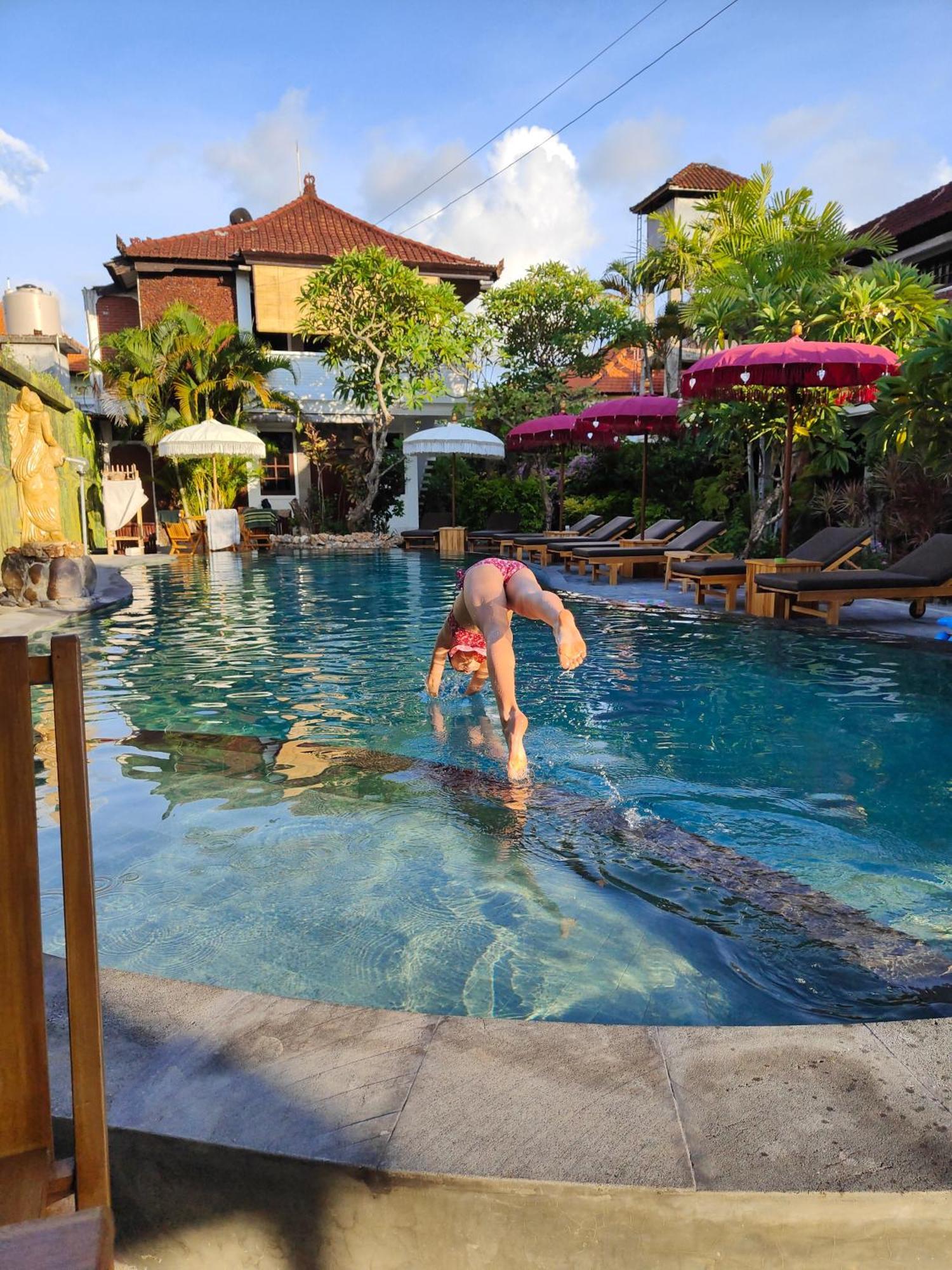 Berlian Inn Kuta Beach Exterior foto