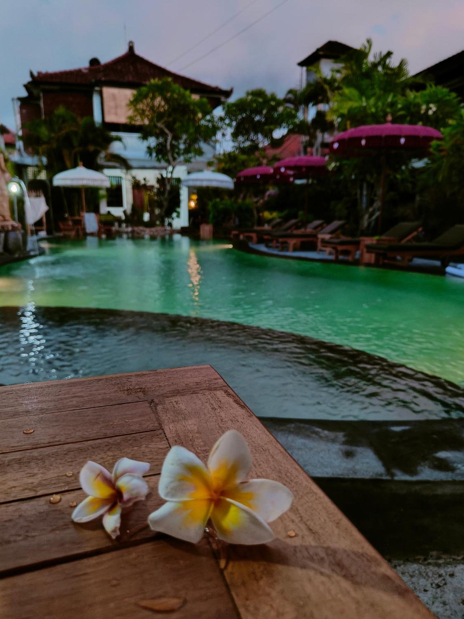 Berlian Inn Kuta Beach Exterior foto