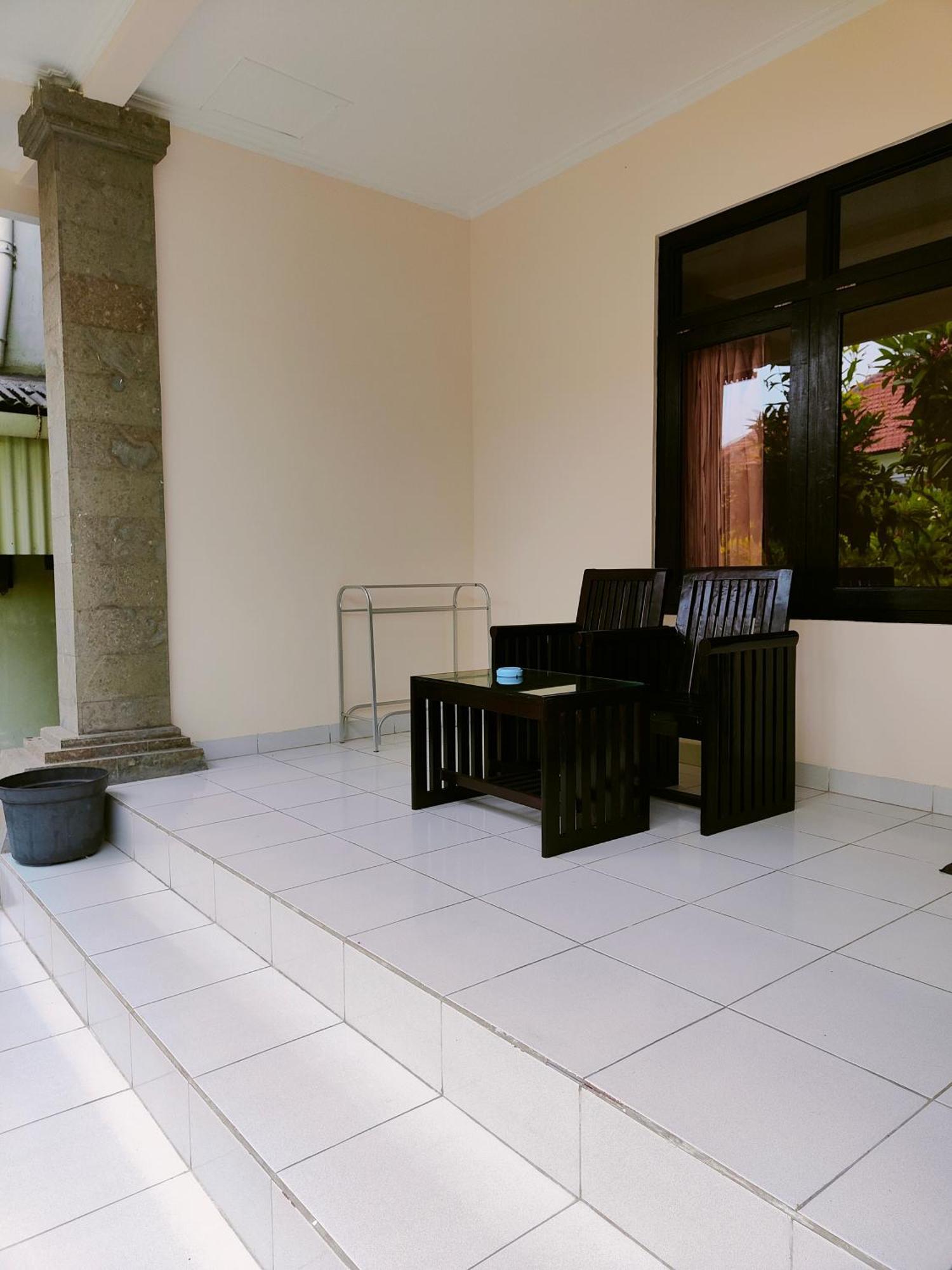 Berlian Inn Kuta Beach Exterior foto